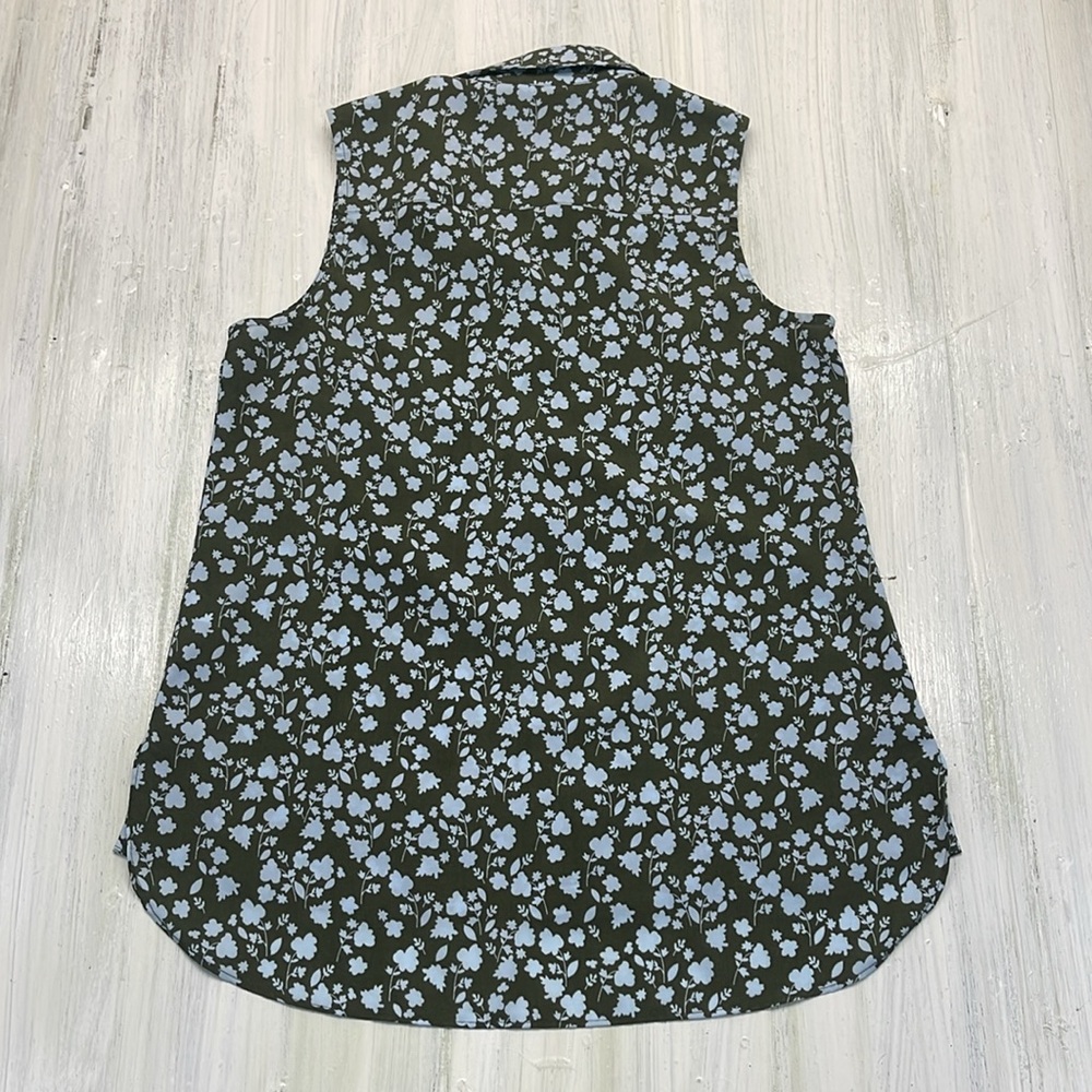 π5/$25π Cabi Olive Green Sleeveless Keepsake Pressed Floral Blouse Pullover Sz S - Picture 7 of 9